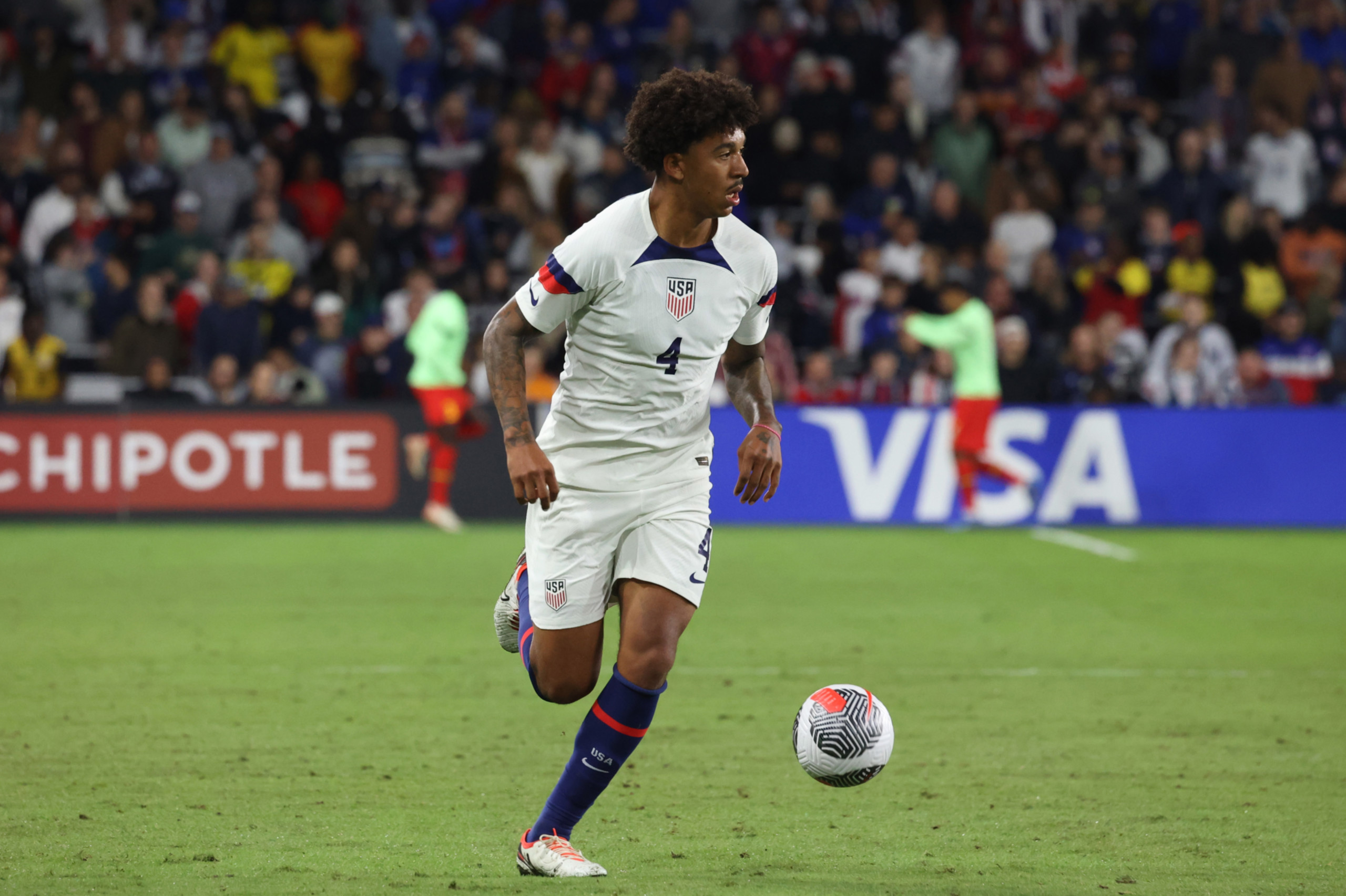 Chris Richards on the ball for the USMNT against Ghana.